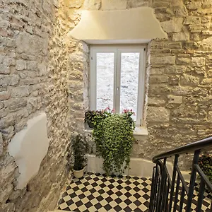antique-split-luxury-rooms.splithotels.org/